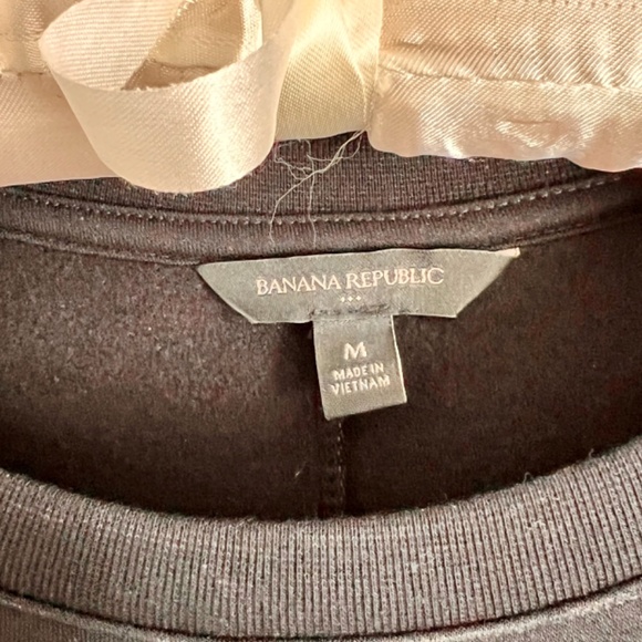 Banana Republic Puff Sleeve sweatshirt - Picture 5 of 9